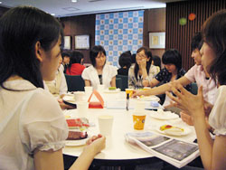 女子高校生のためのサイエンスカフェ