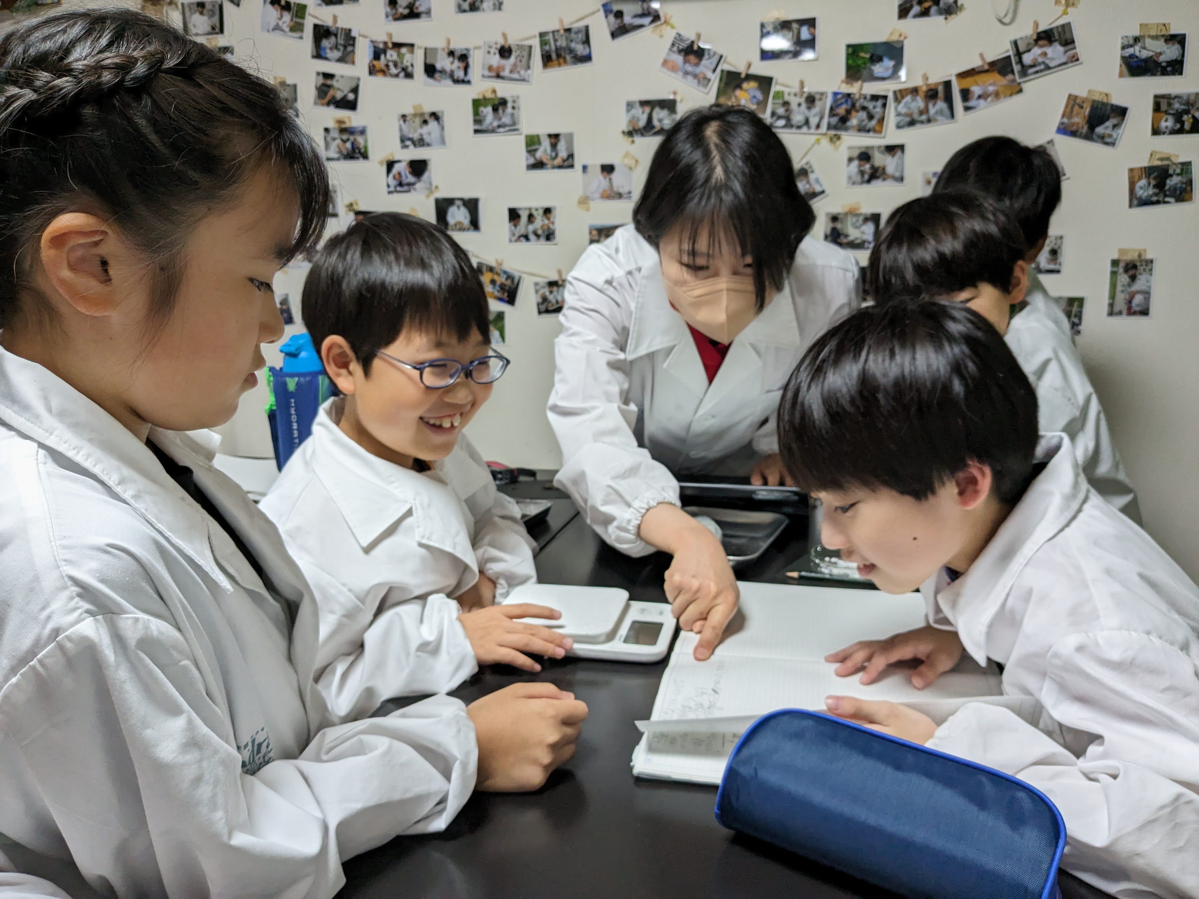 Science outreach through a handmade science museum.