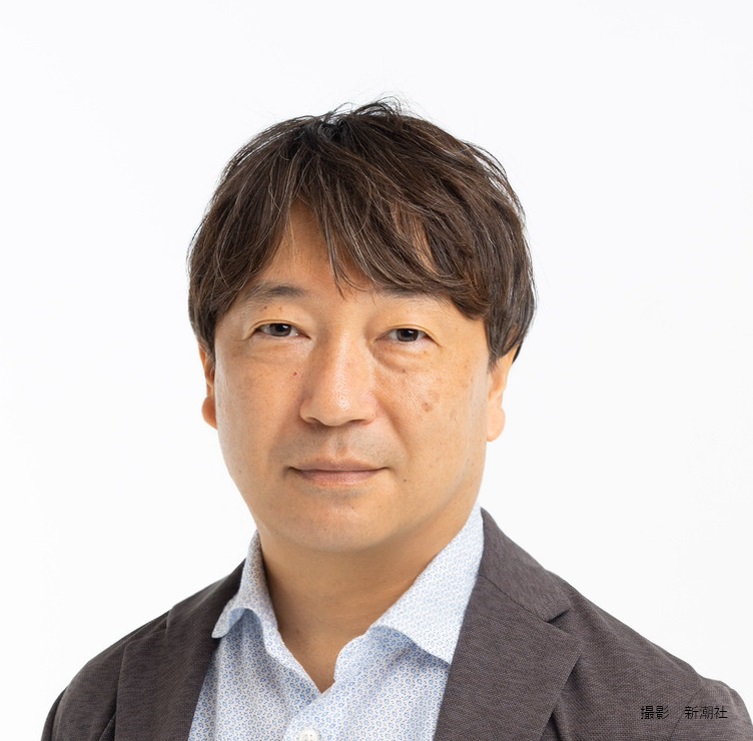 Celebrating writer Arata Iyohara, a graduate of the Department of Earth and Planetary Science, on winning the Naoki Prize.